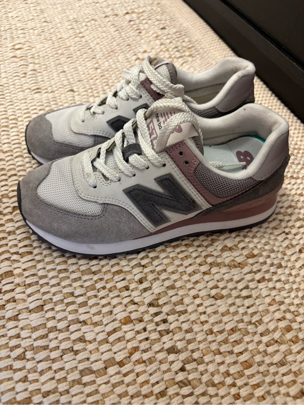 New Balance Women's Gray and Mauve Retro Runner Sneakers